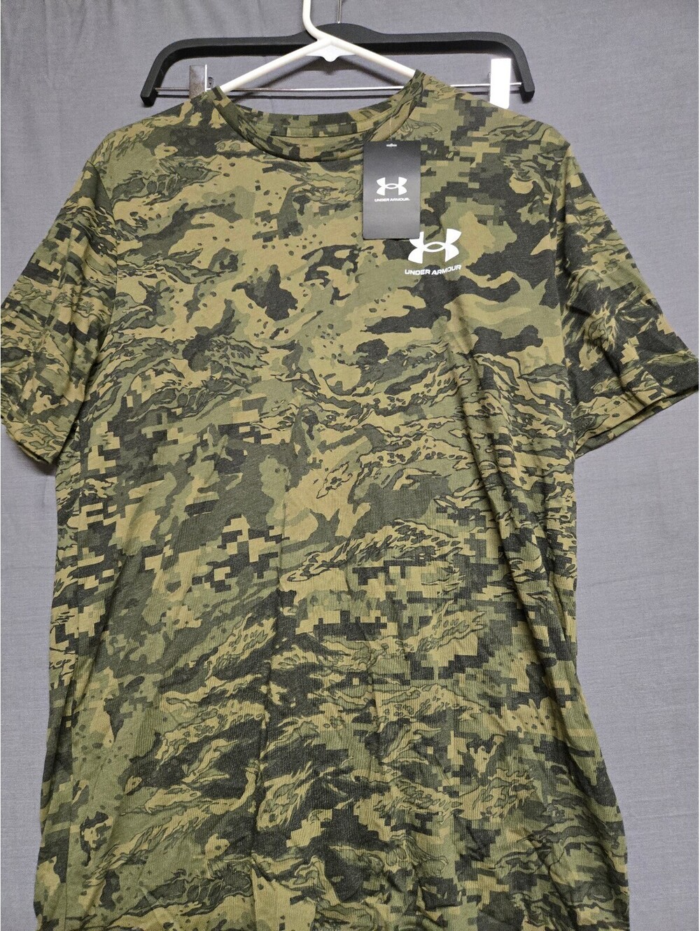 Under Armour Green Camo Short Sleeve T Shirt Size M